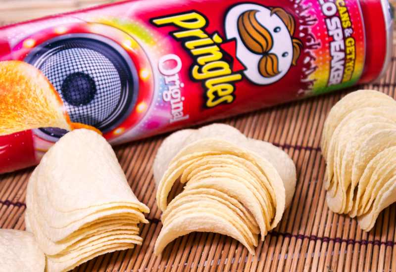Pringles tube with crisps on the table